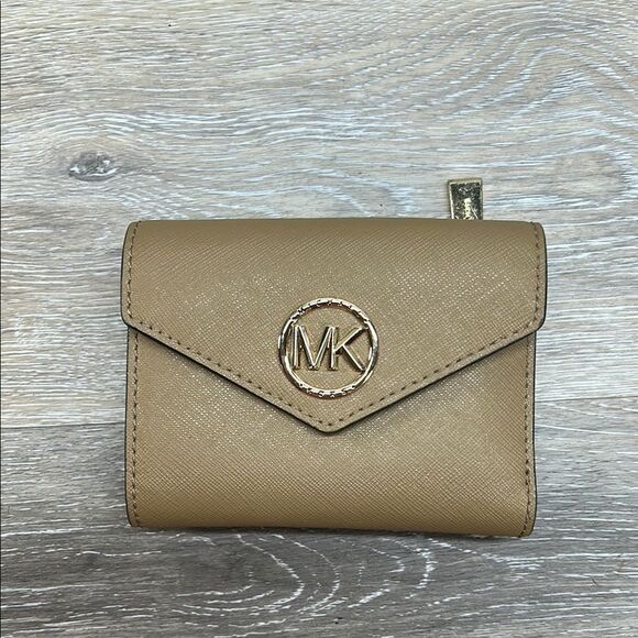 1008-18 Michael kors wallet - Picture 1 of 10